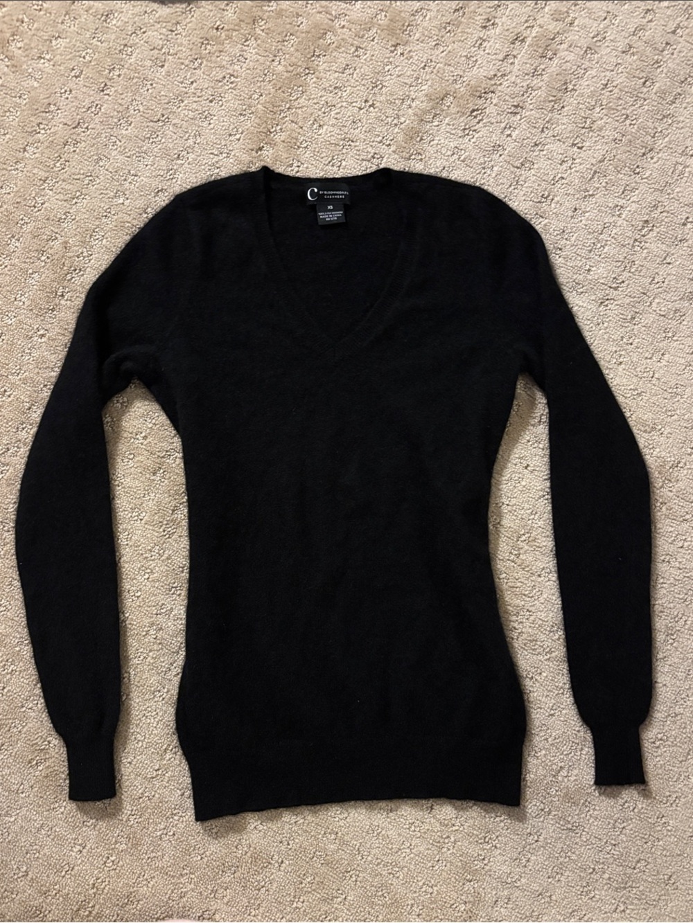 Bloomingdale's Black V-Neck Women's Sweater